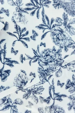 Bavoir toile enduite Imprimé inspiration Toile de Jouy bleu