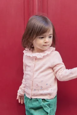 Cardigan Rose pâle broderie églantine