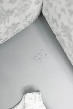 Drap housse Imprimé inspiration toile de jouy gris