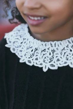 Pull Noir col volanté