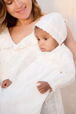 Robe de Baptême Écru détails dentelle et Volants
